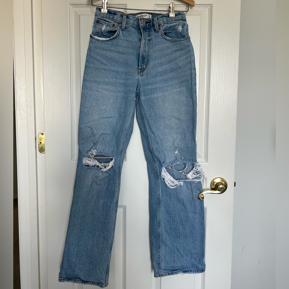 Abercrombie & Fitch 90’s Relaxed High Rise Distressed Jeans